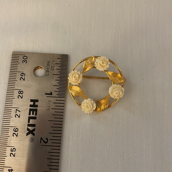 Estate jewelry gold brooch - Picture 8 of 8